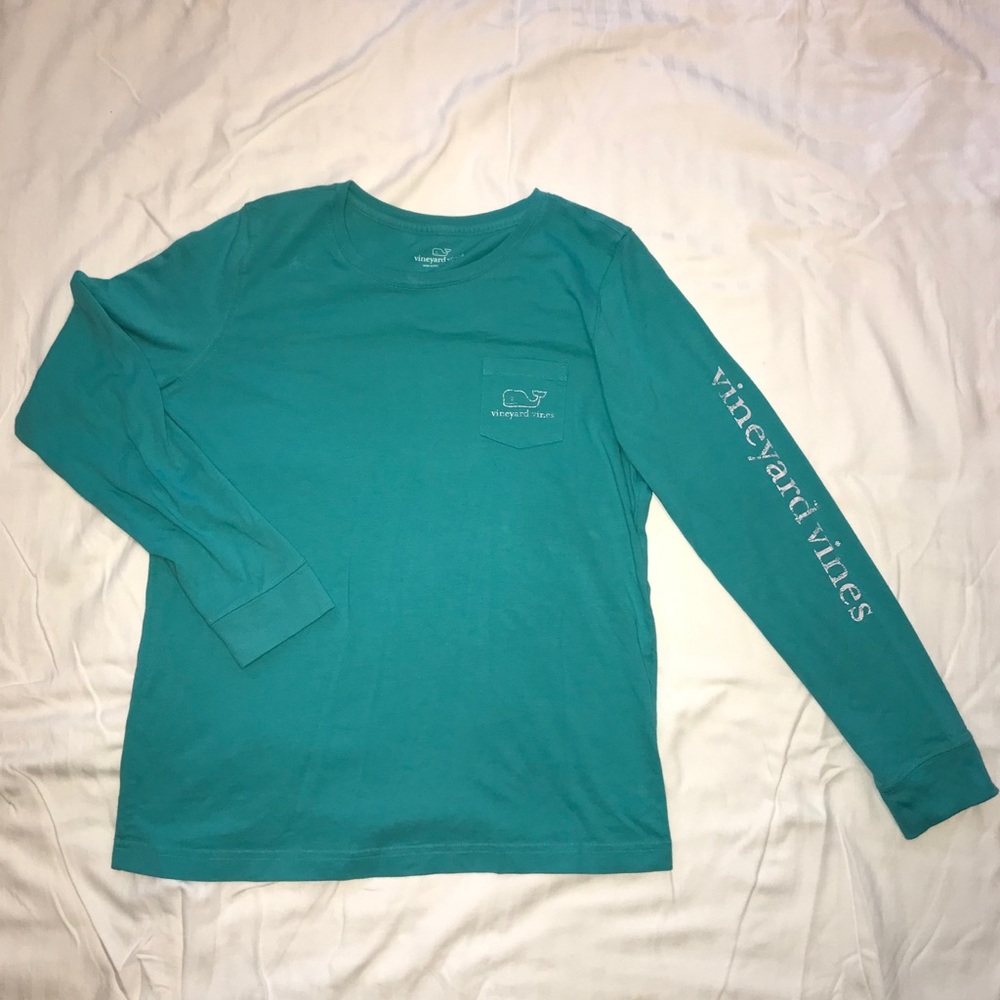 Vineyard vines long sleeve t shirt.